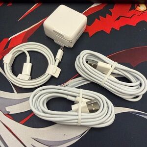 Brand new White Lightening Charging Cable Set